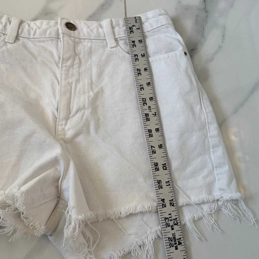 Zara Cut Off Distressed White Denim Jeans Women’s Size 6